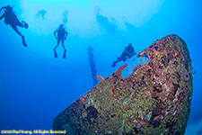 divers on wreck